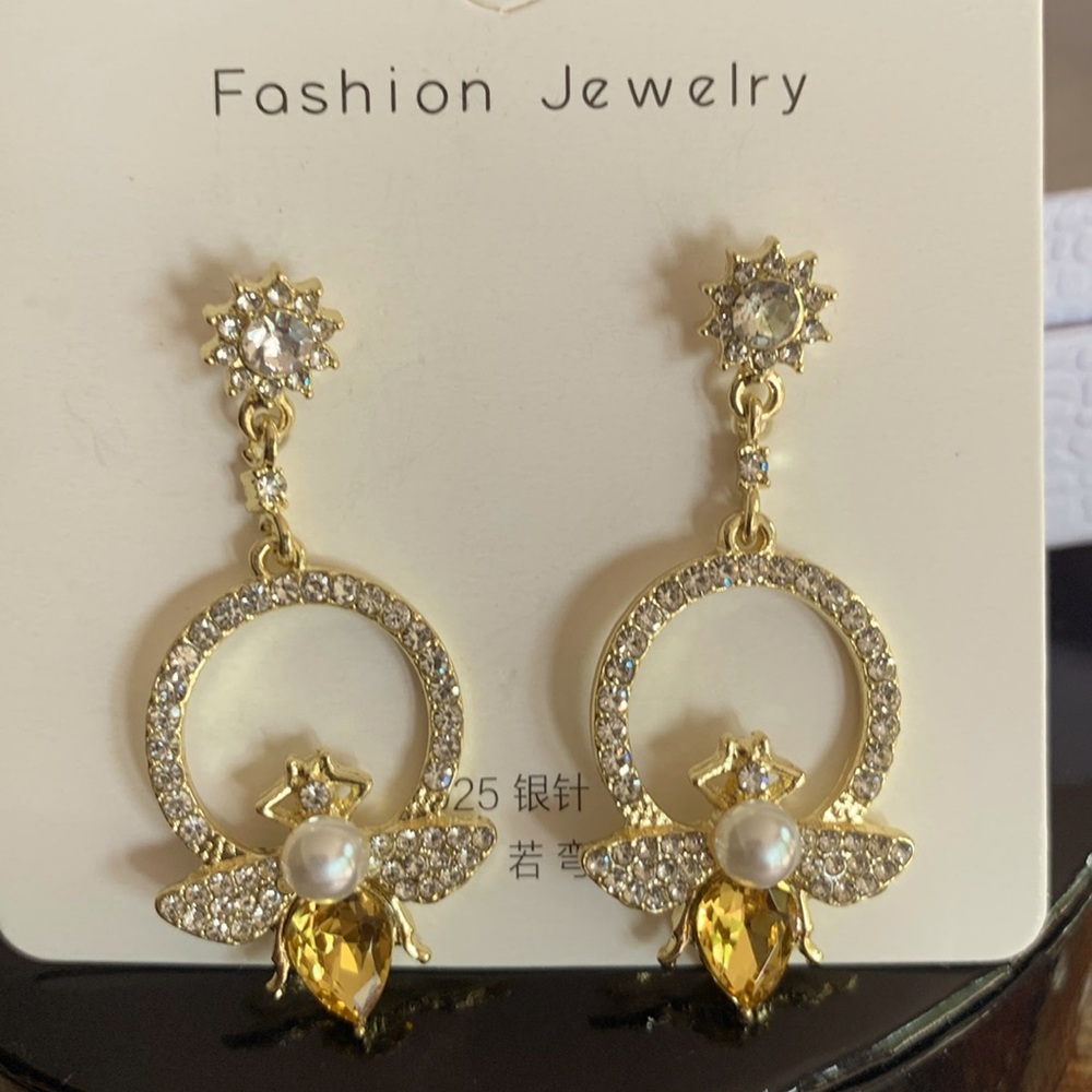 These are cute Bee fashion with a pearl Crystal accent